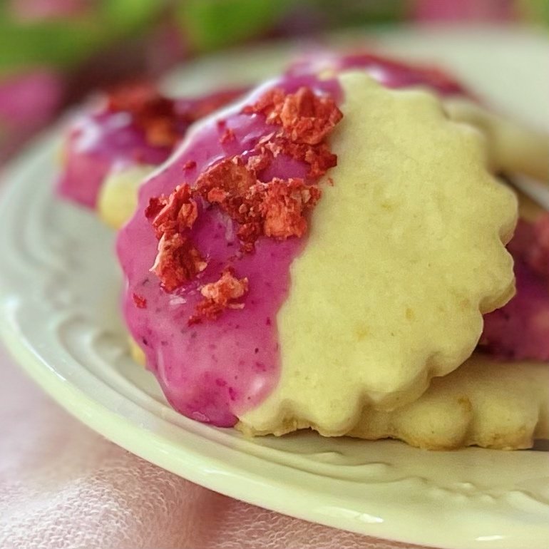How long will dairy free shortbread cookies last? Easy recipe for vegan shortbread cookies flower shape.