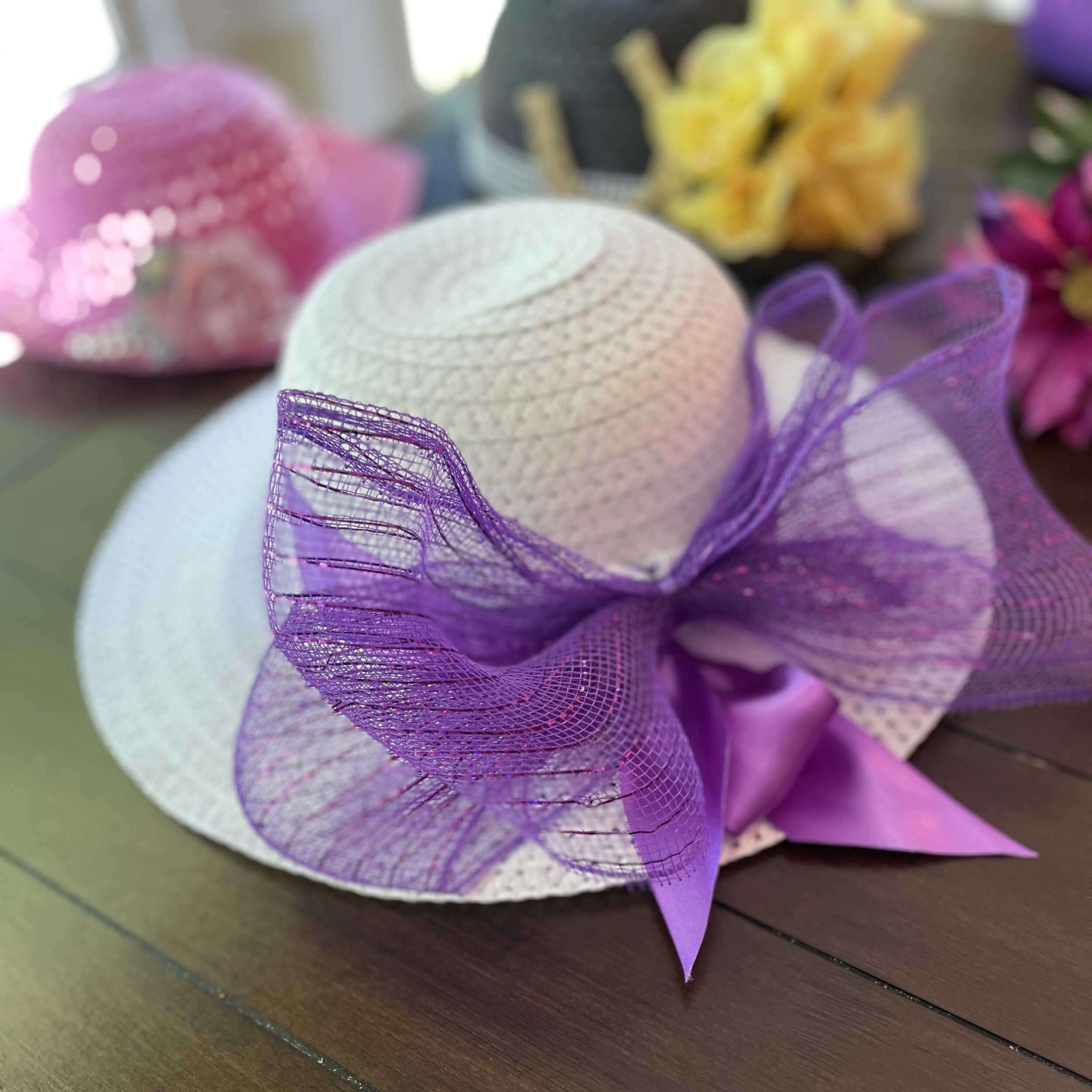 Kentucky derby hat ideas for white and purple, black and yellow and pink and green decorations.