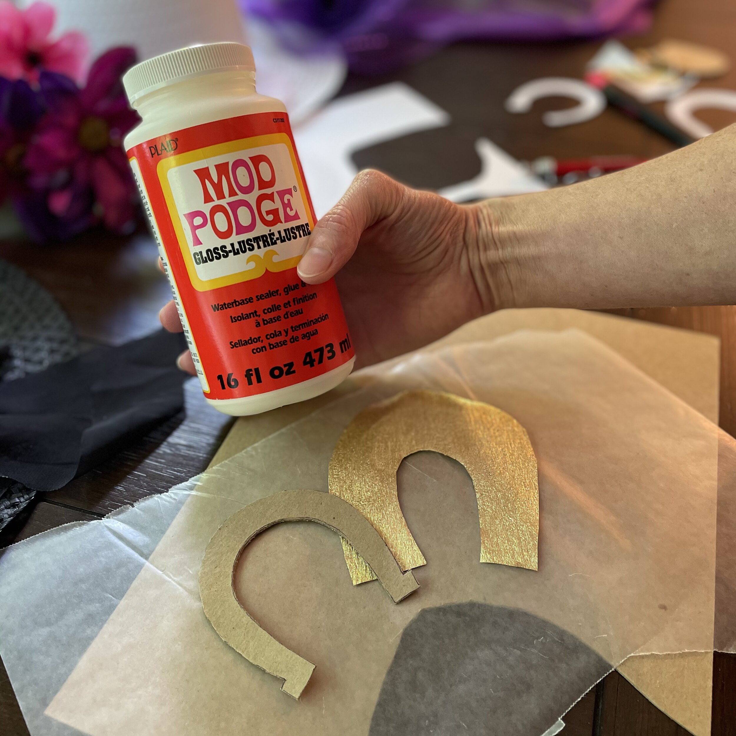 How to make a gold horseshoe decoration for kentucky derby hat using mod podge and inexpensive craft items.