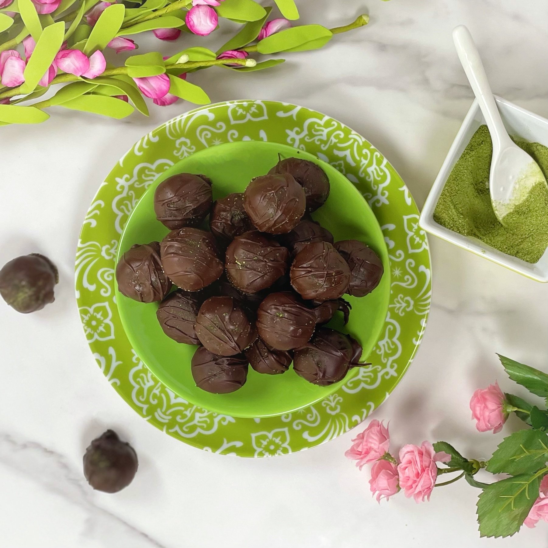 Recipe for no bake matcha energy balls for a non jittery energy boost that is vegan, dairy free and convenient.