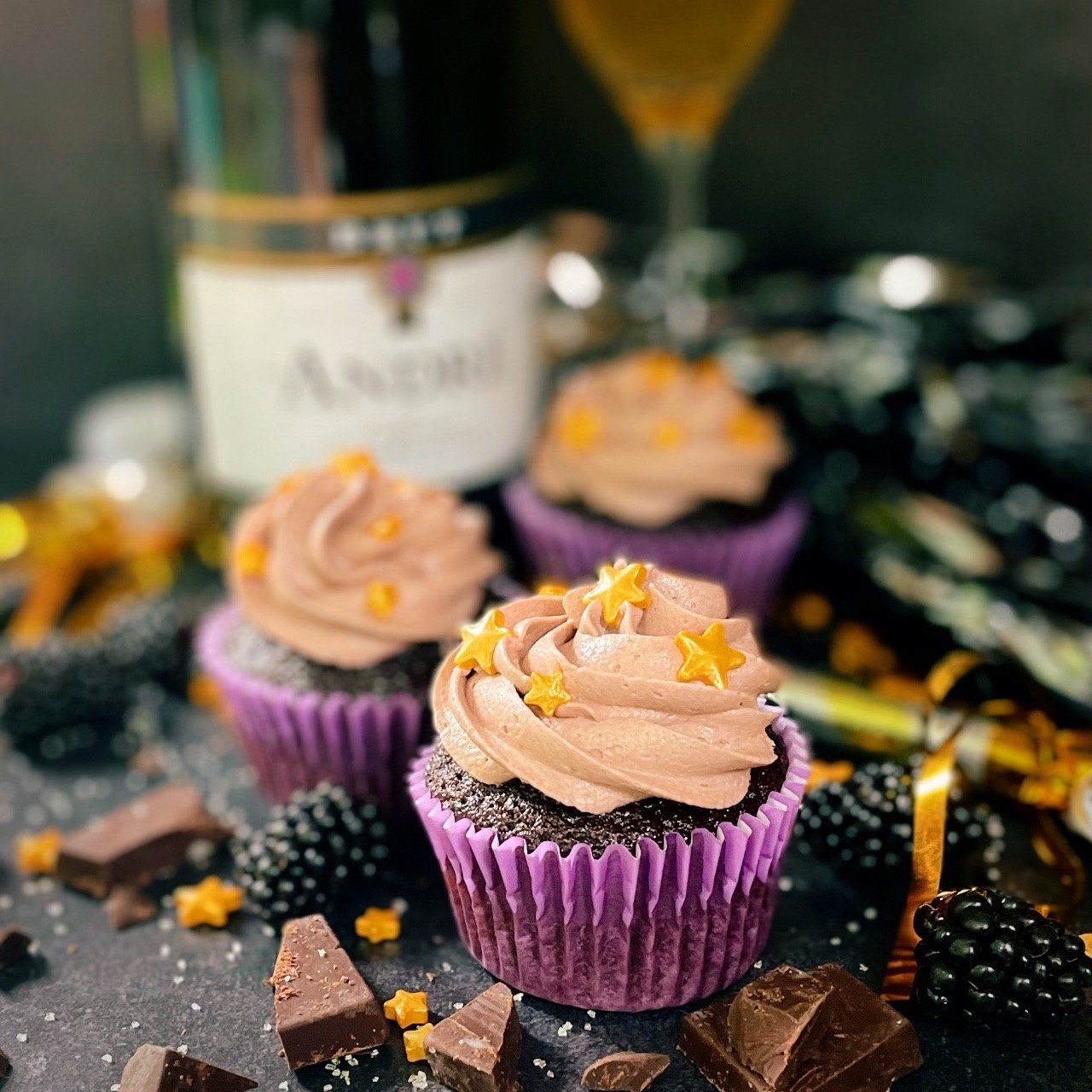 New Year's dessert idea for chocolate blackberry cupcakes