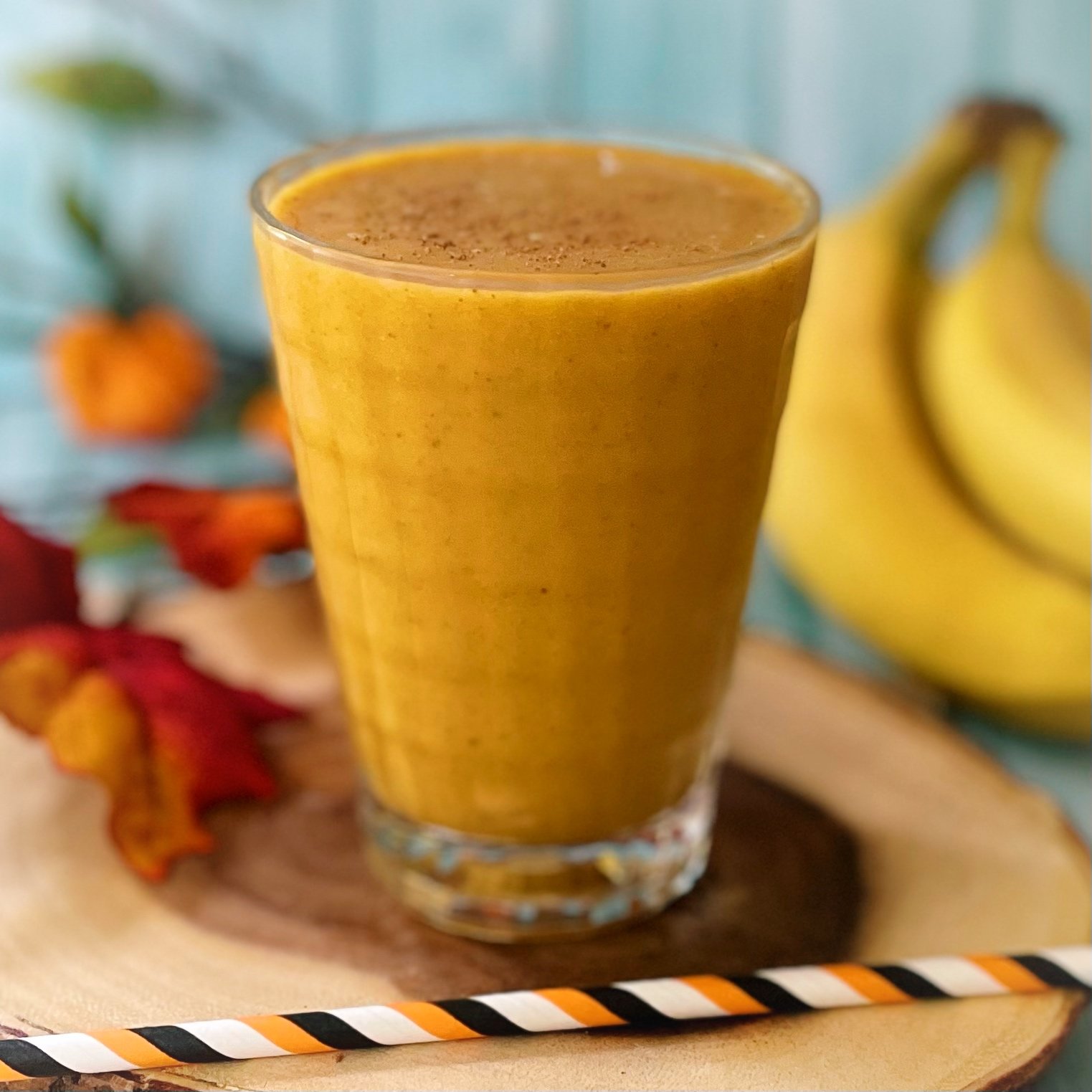 Pumpkin spice weight loss smoothie recipe using bone broth with high protein.